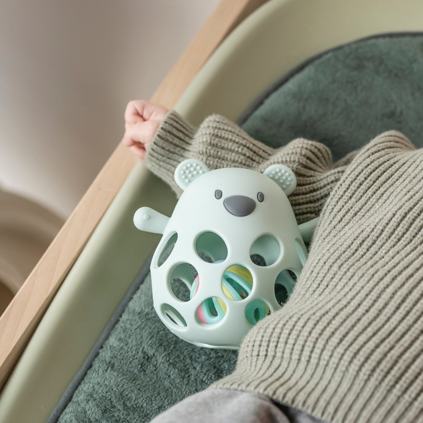 NATTOU Massaggiagengive Sonaglio con Palla Orso SILICONE - verde pastello