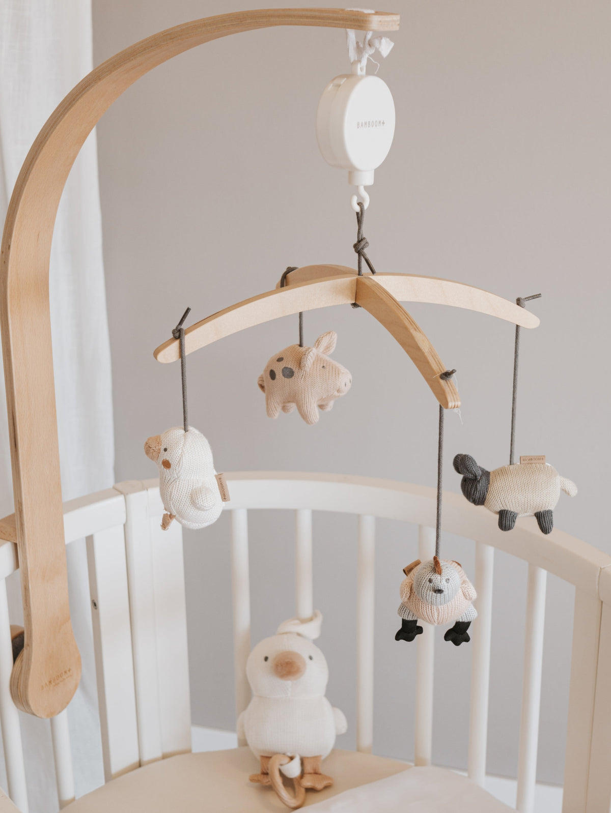 Bamboom Giostrina in legno con toys a maglia di Bambù - THE FARM 133
