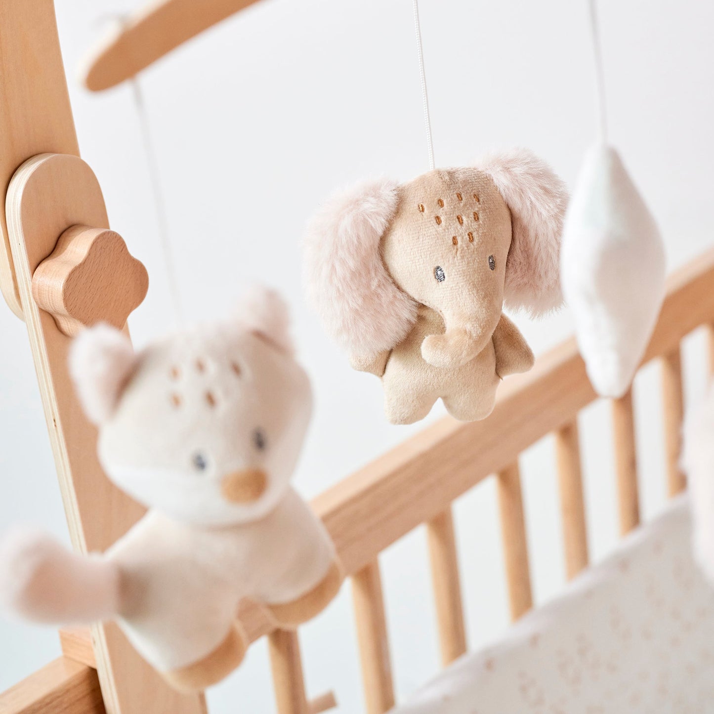 Nattou Giostrina Sonora in legno FLO, ERNEST & OLI - 682268