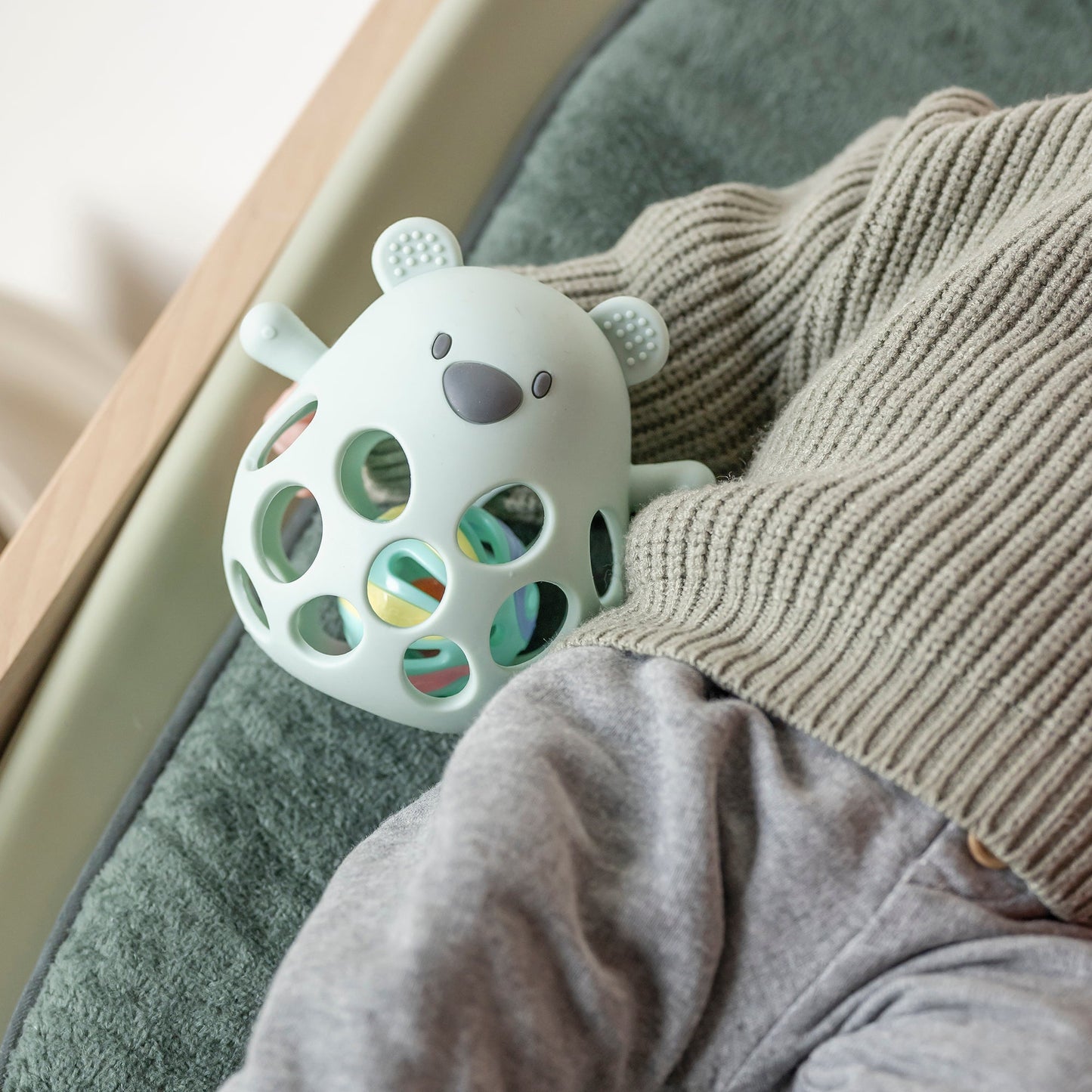 NATTOU Massaggiagengive Sonaglio con Palla Orso SILICONE - verde pastello