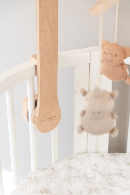 Bamboom Giostrina in legno con toys a maglia di Bambù - Animal Friends