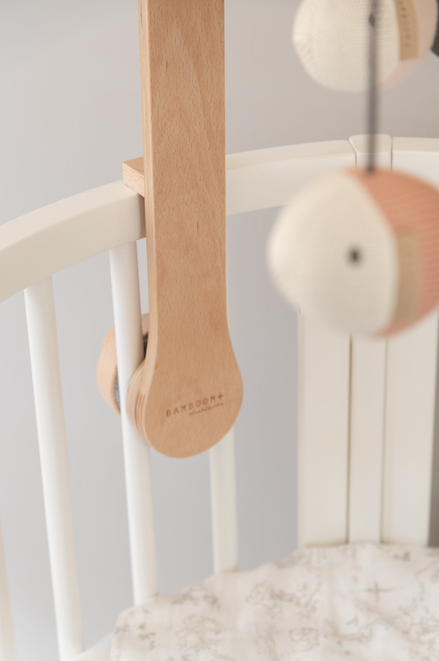 Bamboom Giostrina in legno con toys a maglia di Bambù Fish - FISH PINK 284