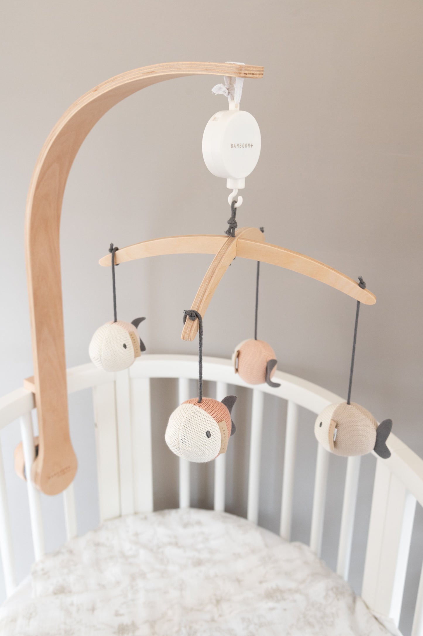 Bamboom Giostrina in legno con toys a maglia di Bambù Fish - FISH PINK 284