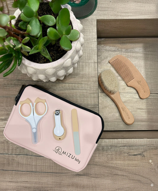 Mizu Baby - Mami Pure Set - Pochette con Spazzola, pettine, Forbicine, Tagliaunghie e limetta in vetro