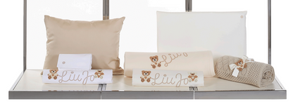 LiuJo Parure Culla Carrozzina 4pz - BEAR LJ - BL636C colore Bianco Sabbia